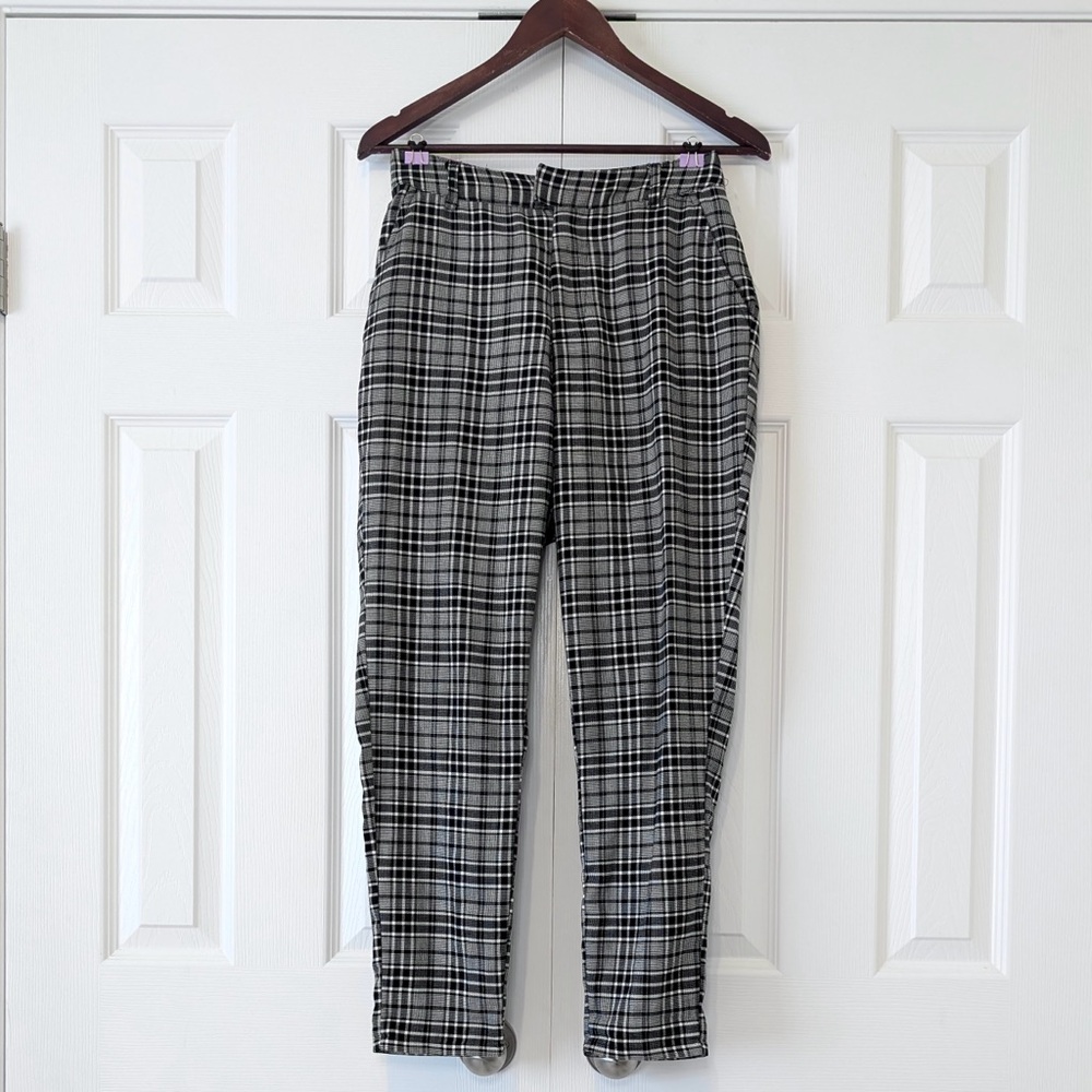 Size M Hot Topic Grey and Black Plaid Pants